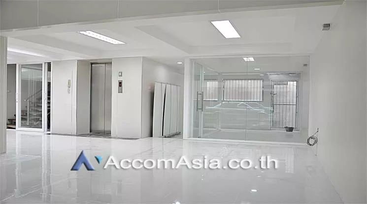  1  Office Space For Sale in Silom ,Bangkok BTS Sala Daeng AA13149